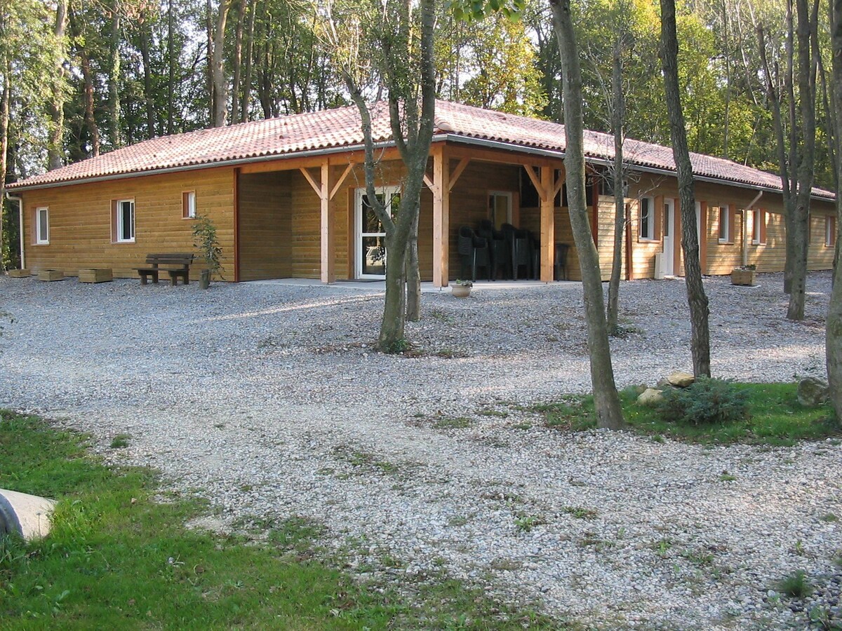 GRAND CHALET TOP ÉQUIPÉ SUR DOMAINE IDYLLIQUE