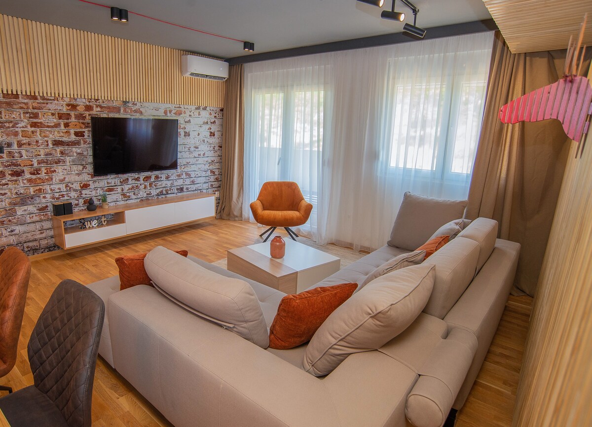 Stylish Two-Bedroom Apartment | Ljubovic Hill Park
