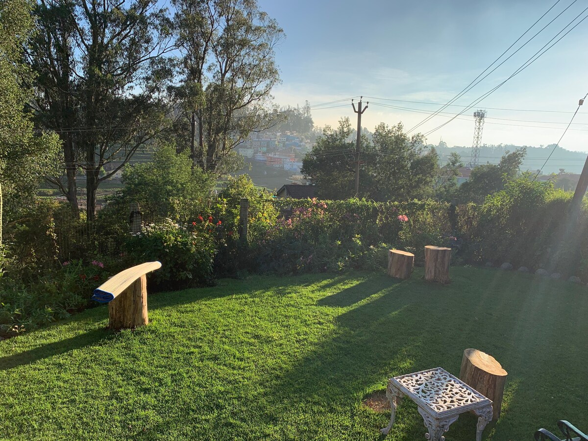 Black Langur: Century-old cottage for 5 guests