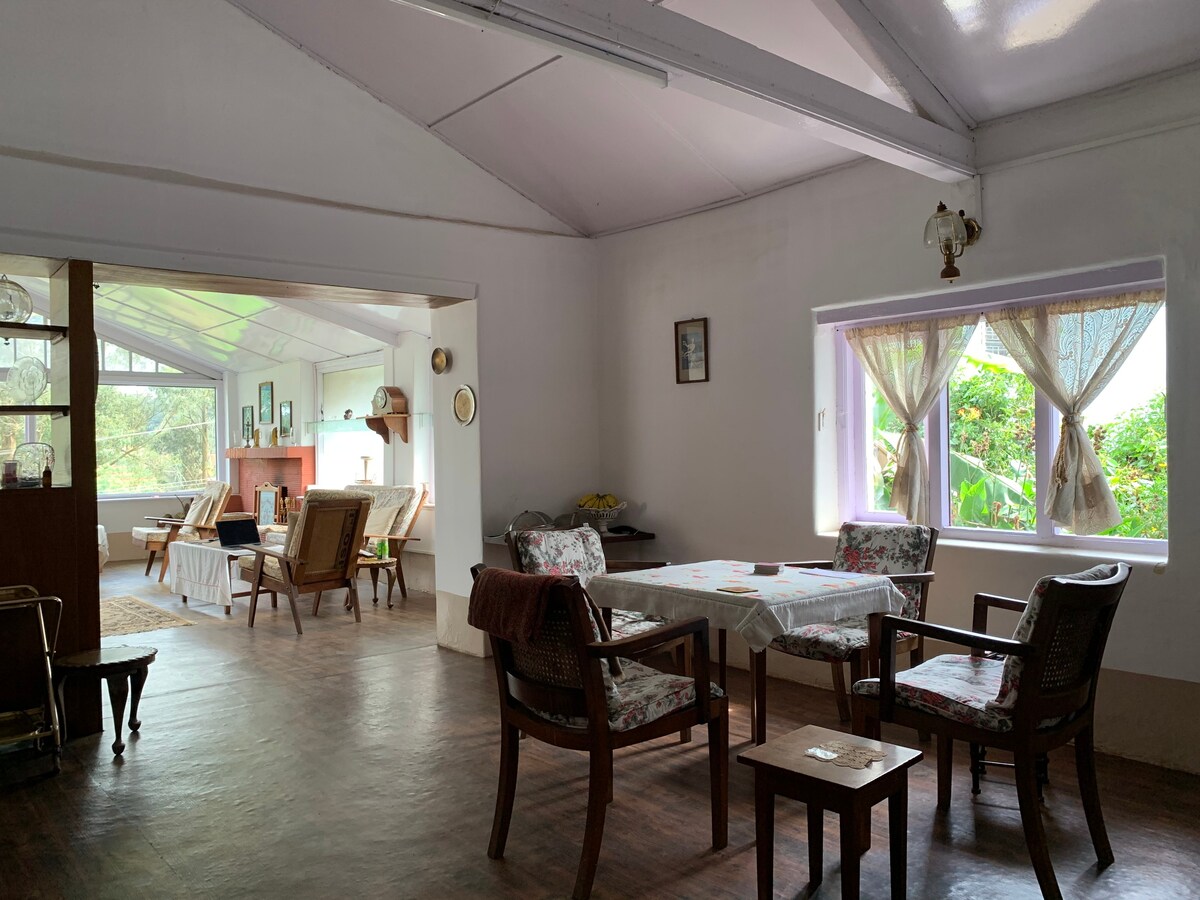 Black Langur: Century-old cottage for 5 guests