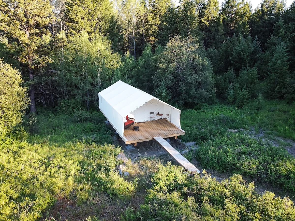 Scenic Off-Grid Spa With Luxury Wall Tent