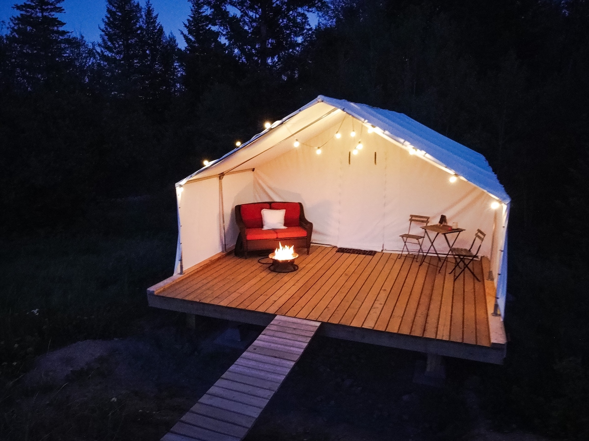 Scenic Off-Grid Spa With Luxury Wall Tent