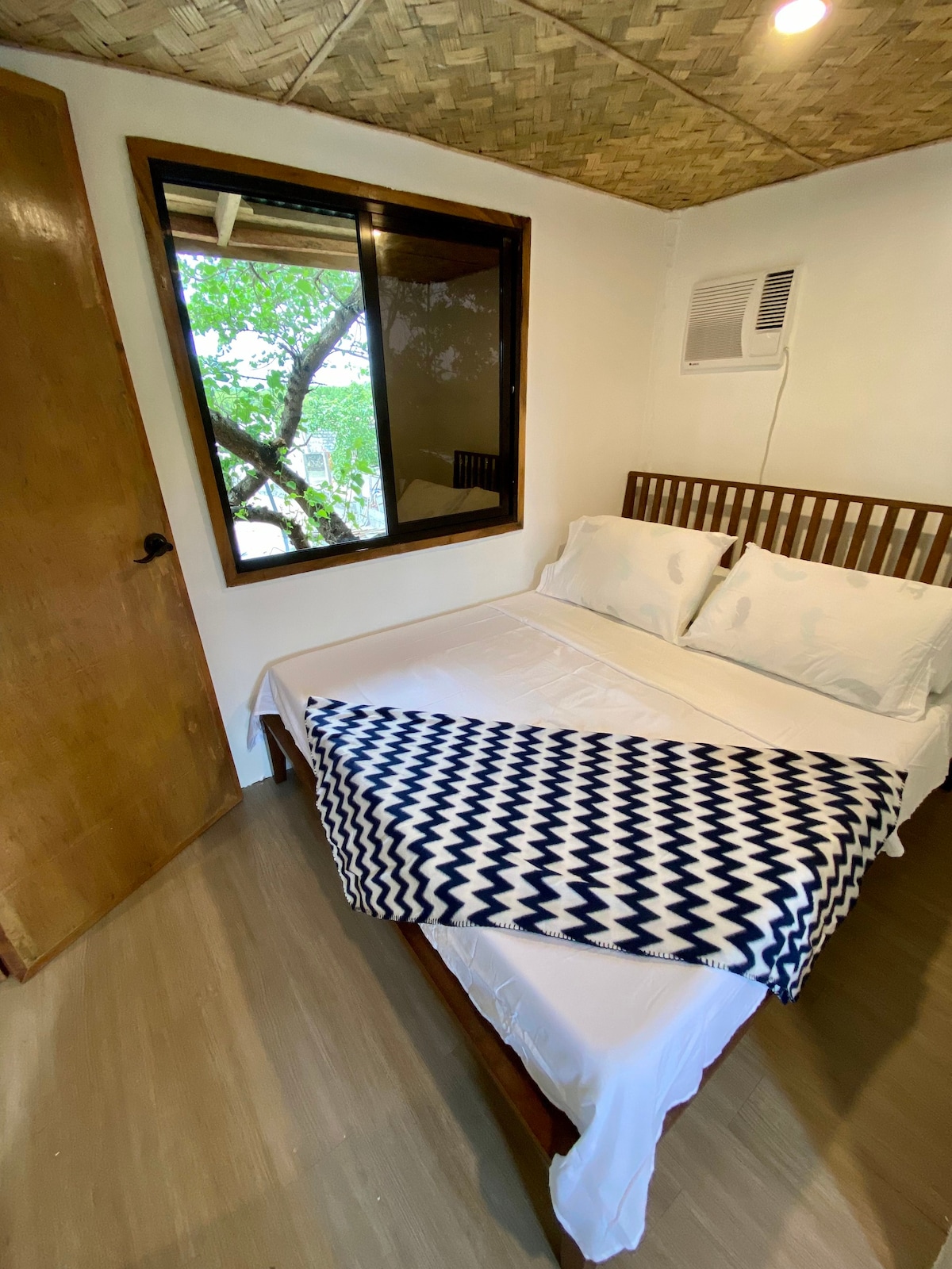 Tirta Shores 3BR BEACHfront HOUSE, Lian, Batangas