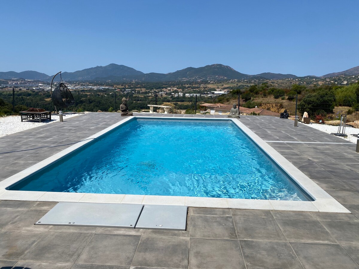 Très belle villa T3 avec piscine et vue dégagé