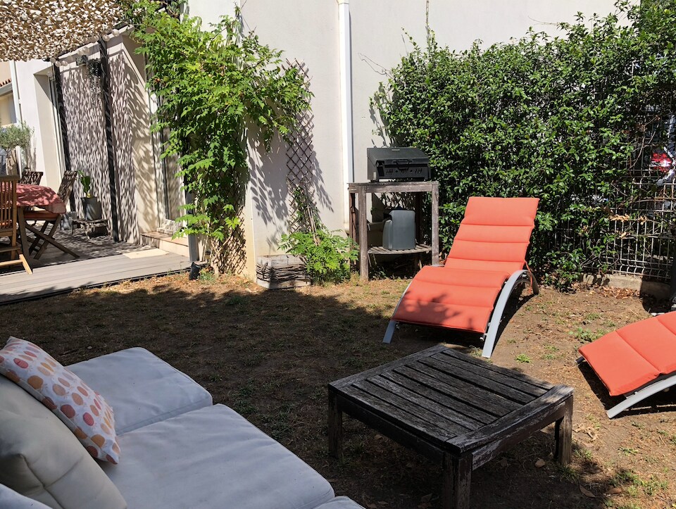 Maison cosy avec petit jardin, jacuzzi & plancha