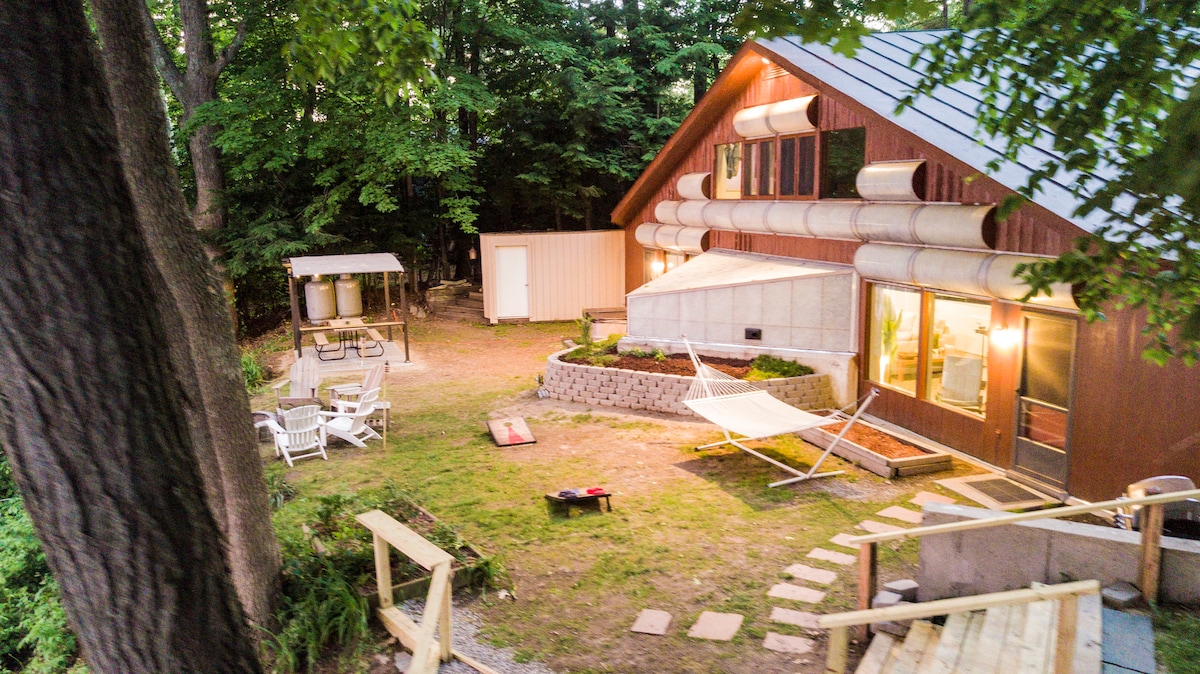 Pond-Front Passive Solar Architectural House