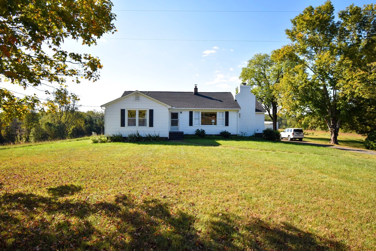 Peaceful & Cozy Farmstead on 14 Private Acres