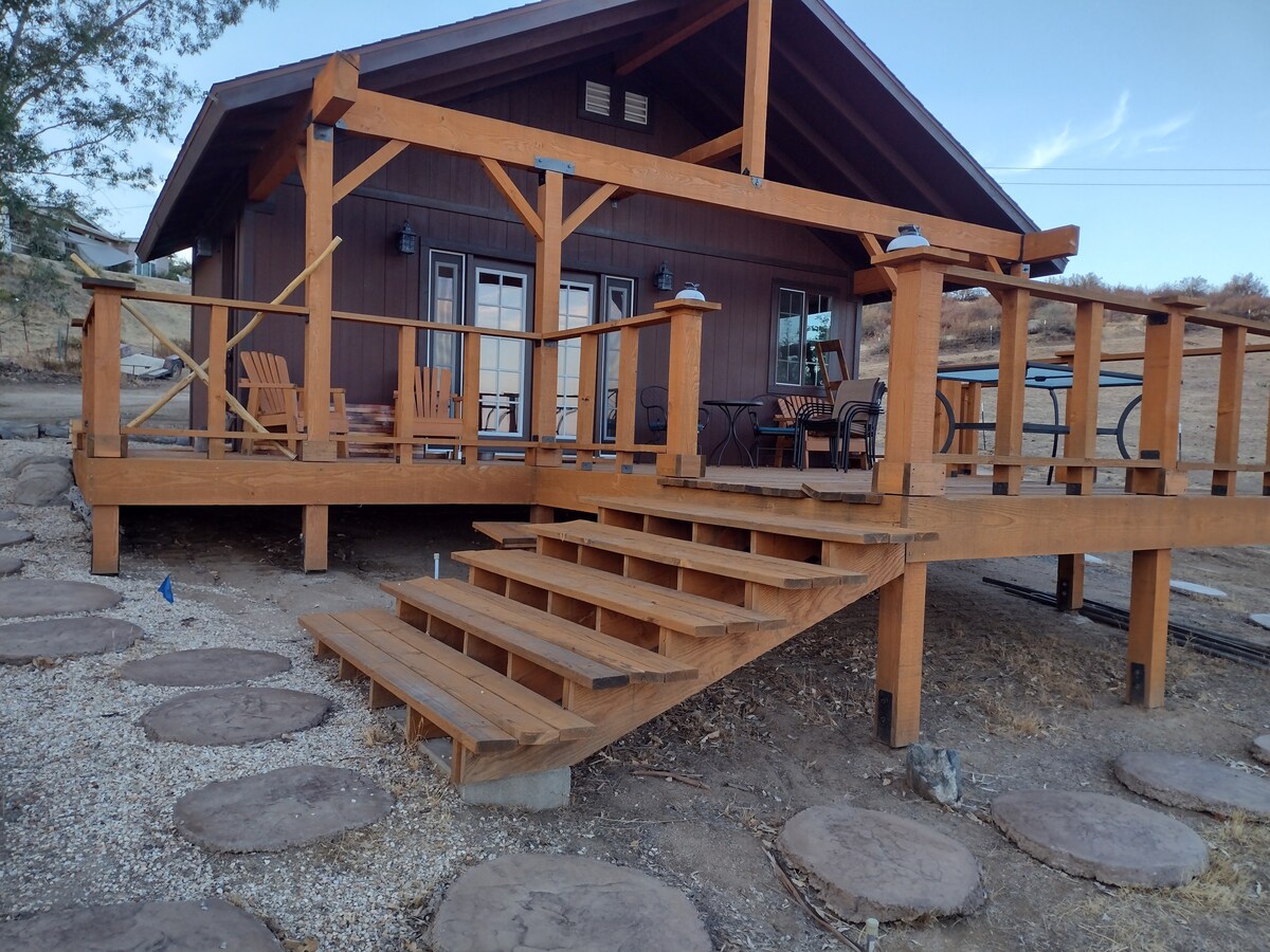 Cabin Retreat at BigD 'sX2 Ranch