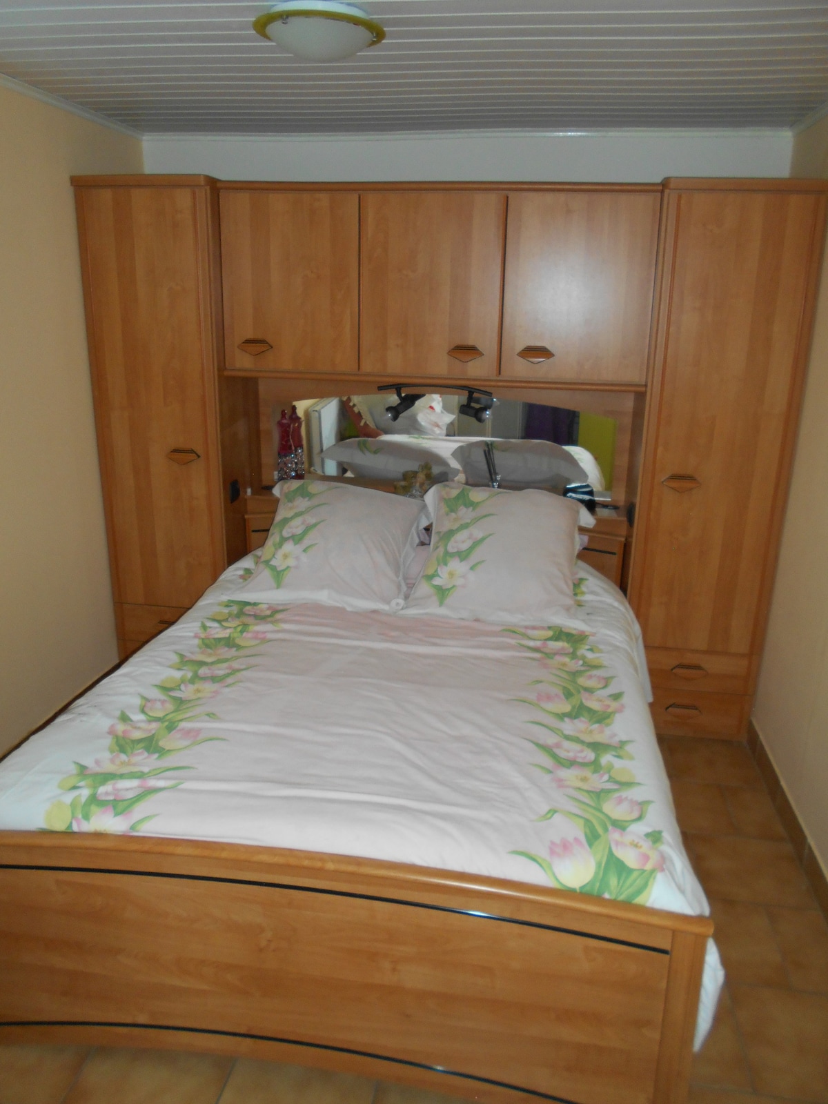 1间卧室，双人床，每晚45欧元