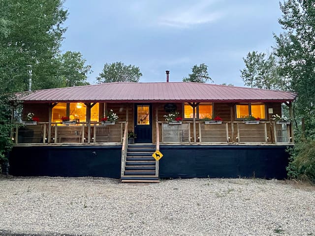 提斯代尔茅屋民宿