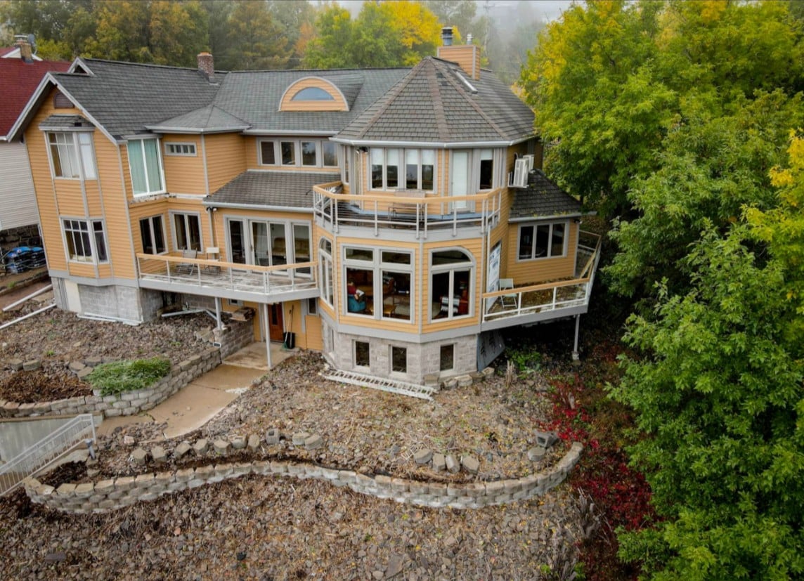 House on the Hill Duluth-Epic Lake Superior Views