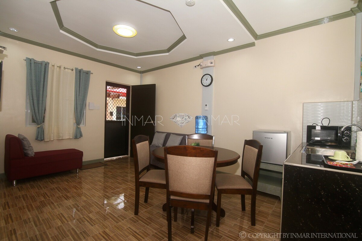 AJ Residences Apartelle
Room/Unit 2: Barkada Room