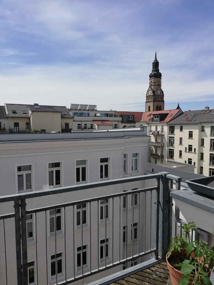 1 Zimmer in sonniger, heller Whg mit Balkon