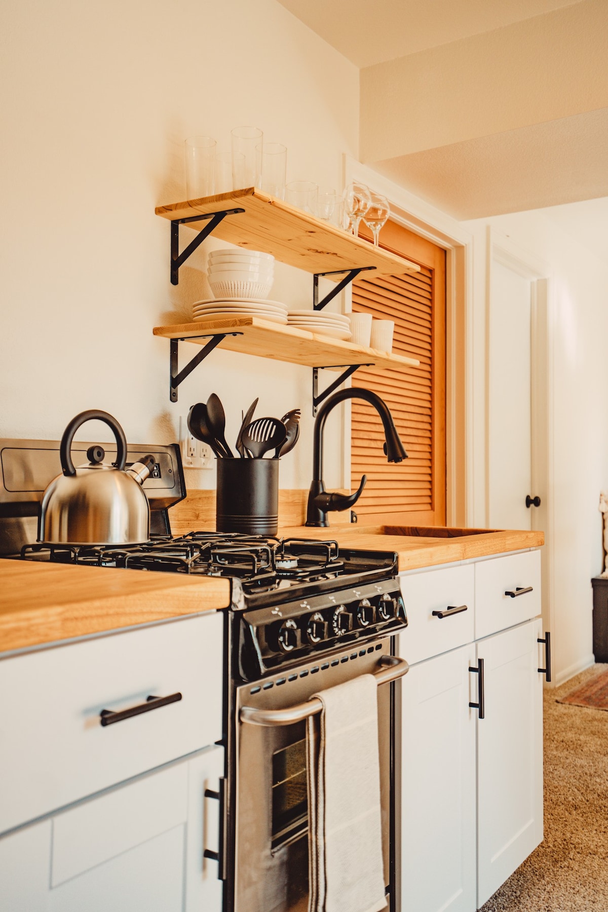 Nook-私人单间公寓，带全功能厨房和热水浴缸！