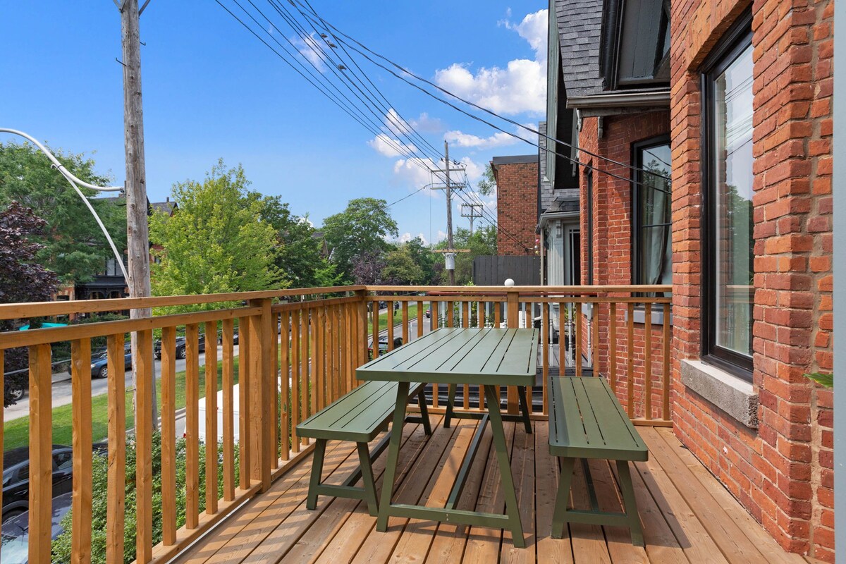 Revival House - 3BR Stunning Queen West Townhome