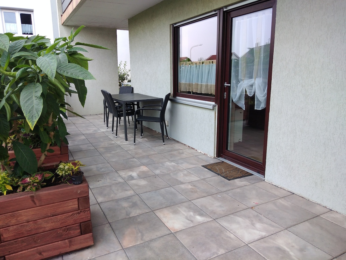 Untere Ferienwohnung mit Terrasse in Ahorn