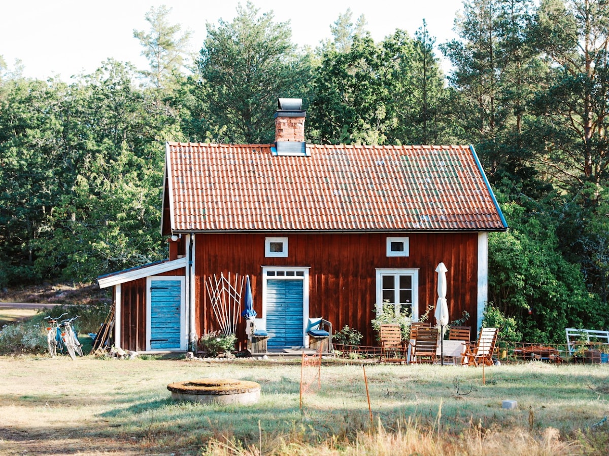 Cozy 2-bedroom farm cottage from the 1700s
