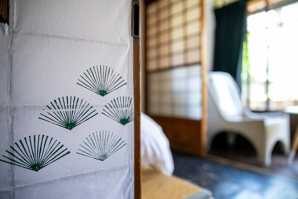 [从镰仓站3分钟]旧民家旅馆Villa Sacra“Tsuru no Ma”带门廊的房间