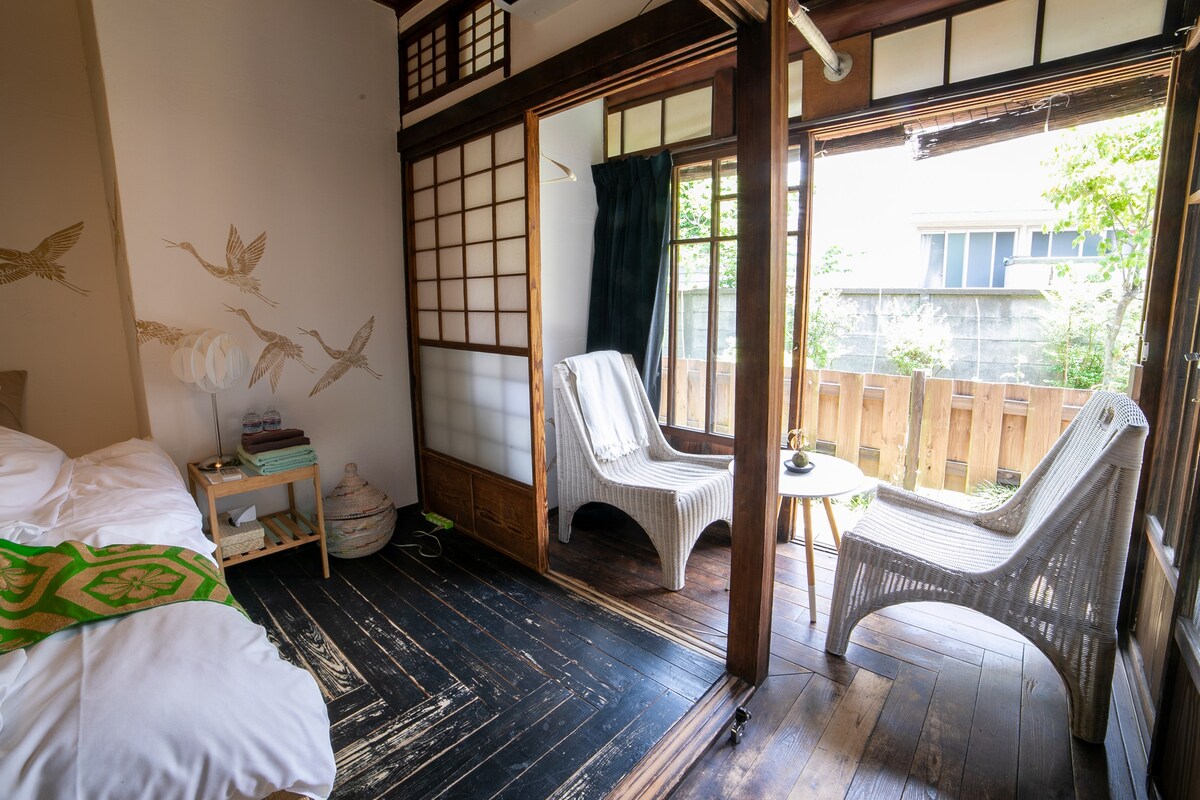 [从镰仓站3分钟]旧民家旅馆Villa Sacra“Tsuru no Ma”带门廊的房间