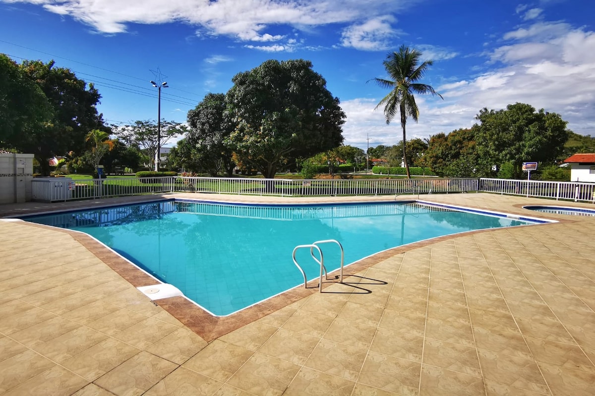 Casa con Piscina en Melgar Rental