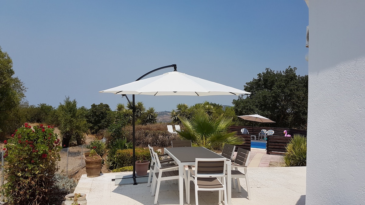 康斯坦丁诺斯别墅（ Villa Konstantinos ） ：大型私人泳池，可欣赏海景
