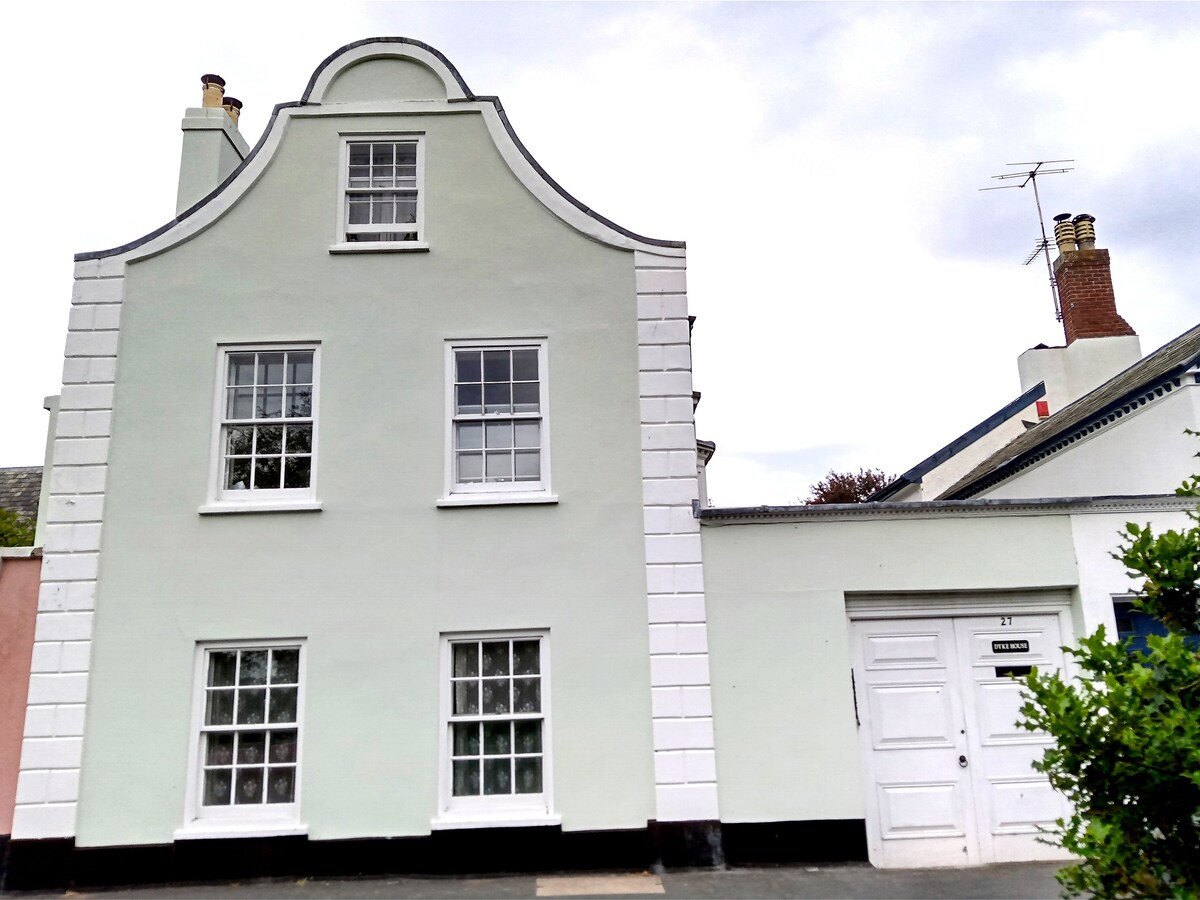 17th century pet-friendly house on the river Exe