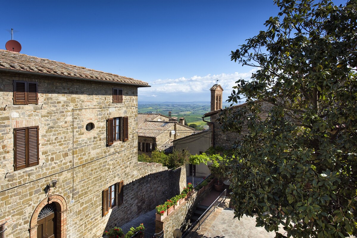 Villa a vista Fortezza e Val d'Orcia con Jacuzzi