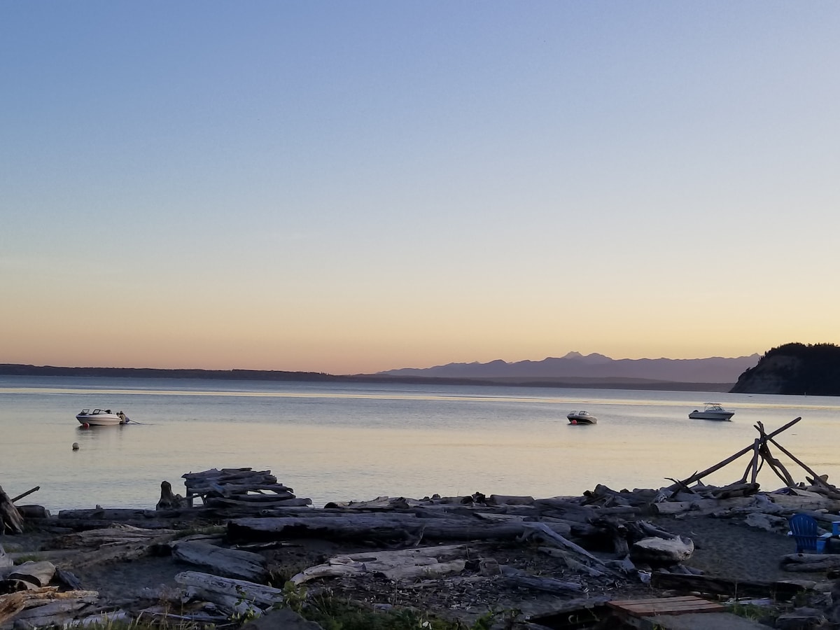 On the beach! Kayak, walk, swim. Movie theater