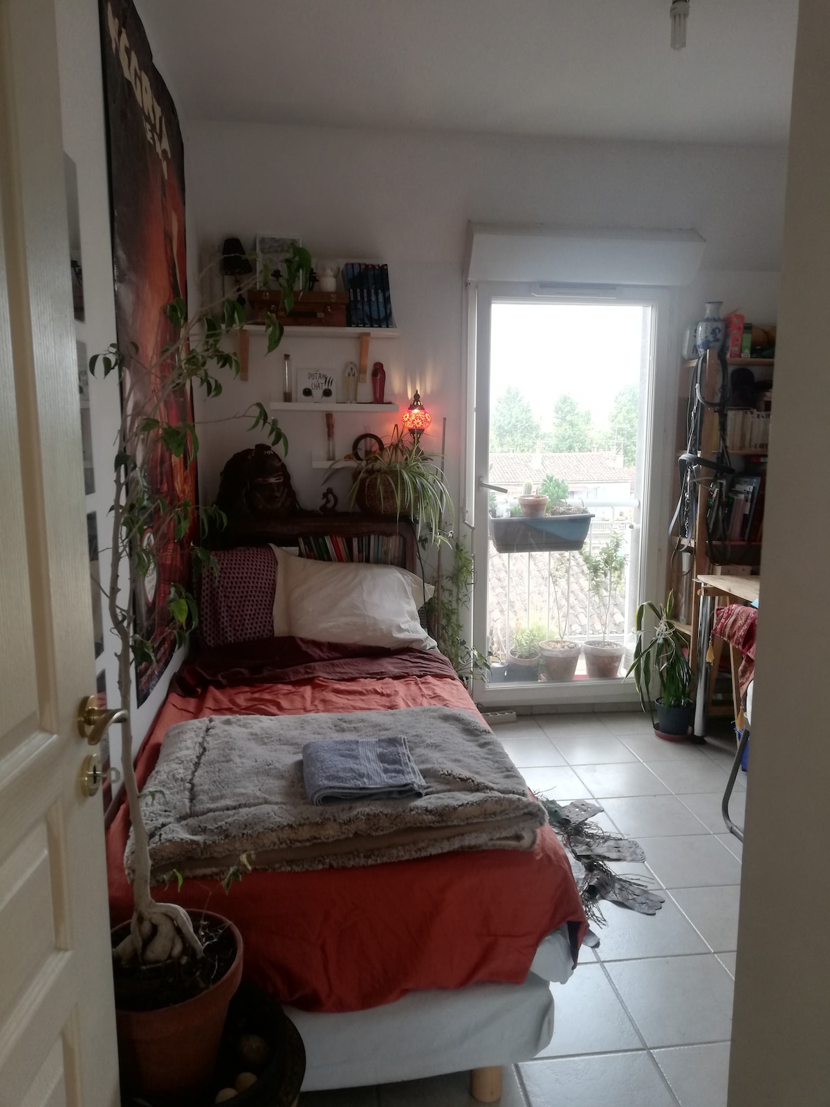 Petite chambre chaleureuse ds appartement atypique