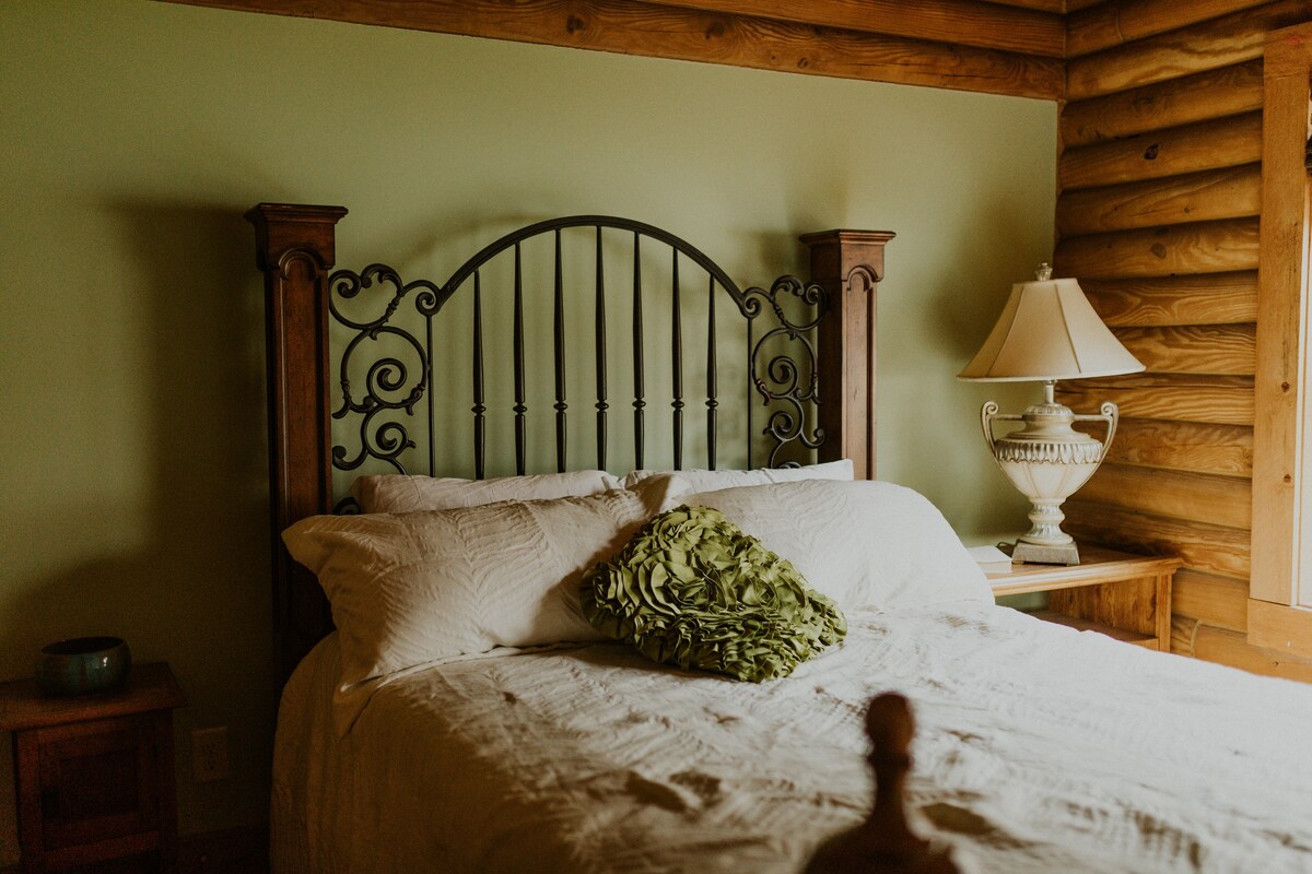 位于华丽质朴原木小木屋中的独立卧室！