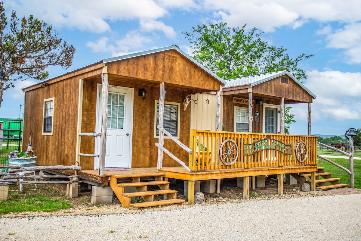 RRR Cabin on the Medina | 1800 Feet River | Deer