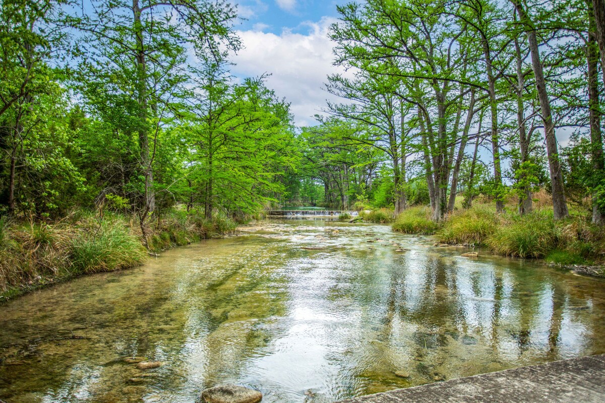 RRR Cabin on the Medina | 1800 Feet River | Deer