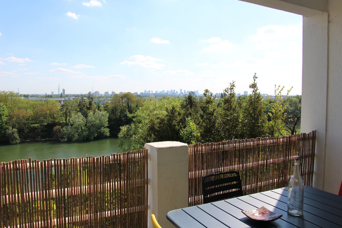 Appartement avec vue sur Seine à 10 mn de Paris