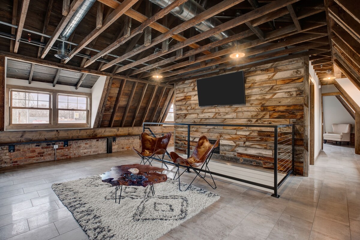 Historic Irwin Barn Loft