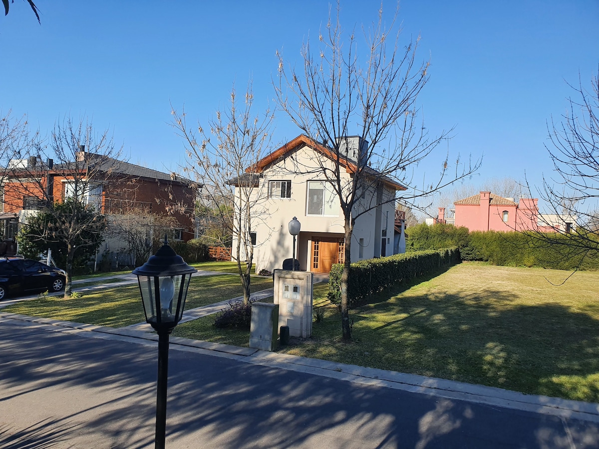 Casa en Barrio Cerrado Las Acacias de Hudson