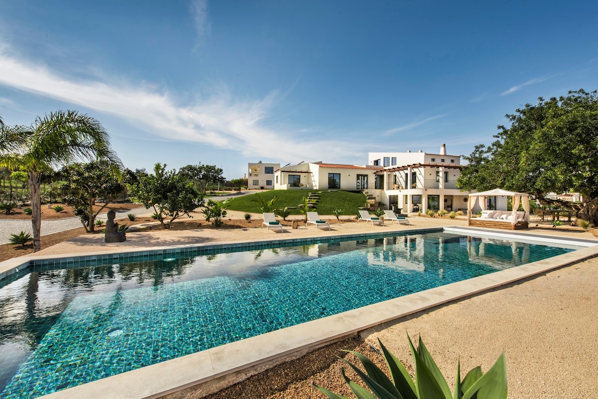 New Luxury Villa w Wonderful Lagos & Ocean Views