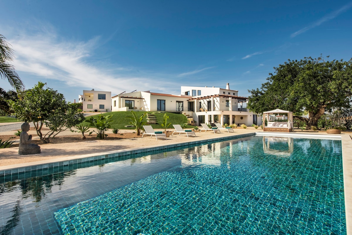 New Luxury Villa w Wonderful Lagos & Ocean Views