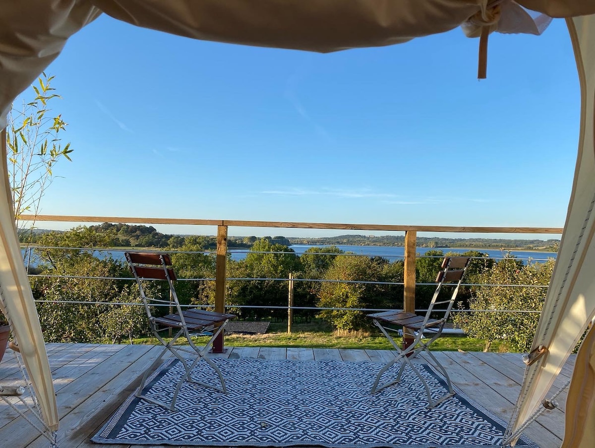 The Hide at Manton bay - Lotus Belle stargazer 2