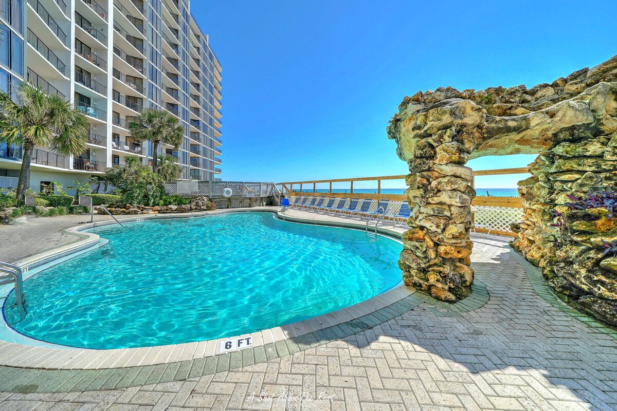 Spectacular Views: 2BR 2BA Beachfront ~ 11 Pools