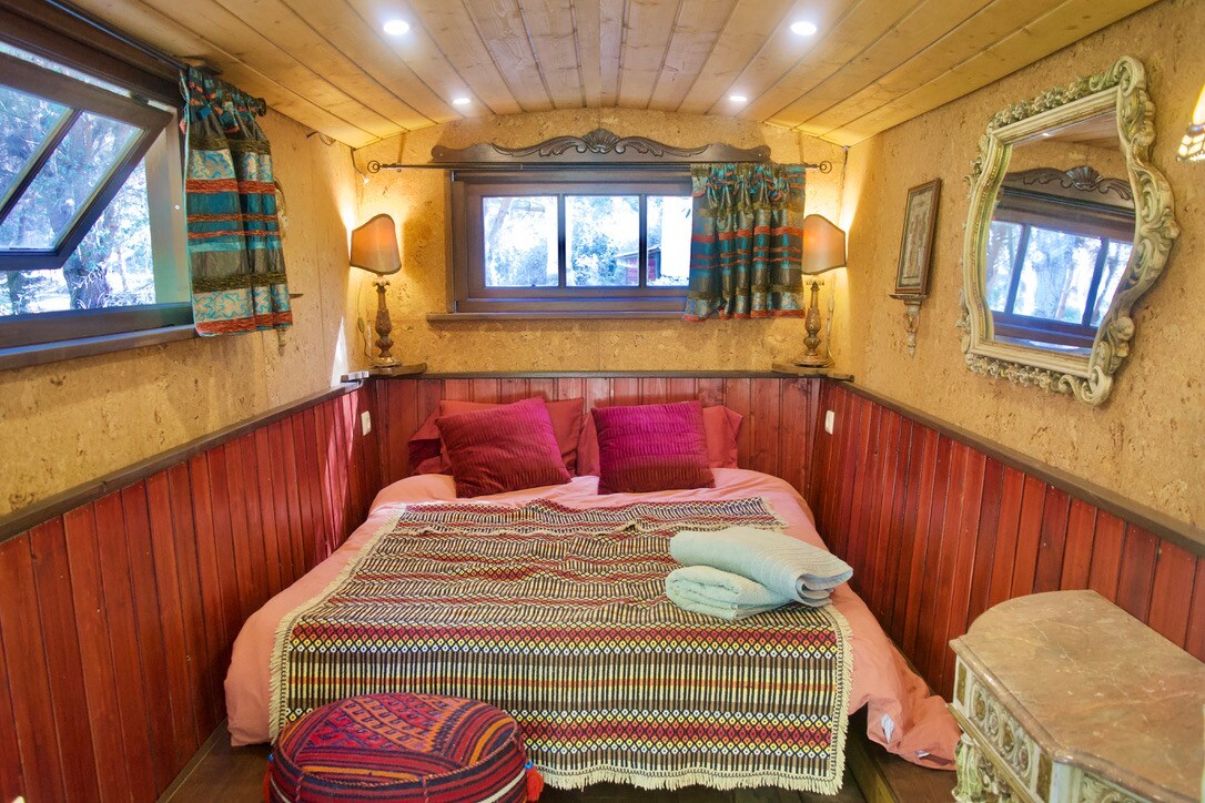 "Tinkerbel" - Bohemian caravan set in pine forest