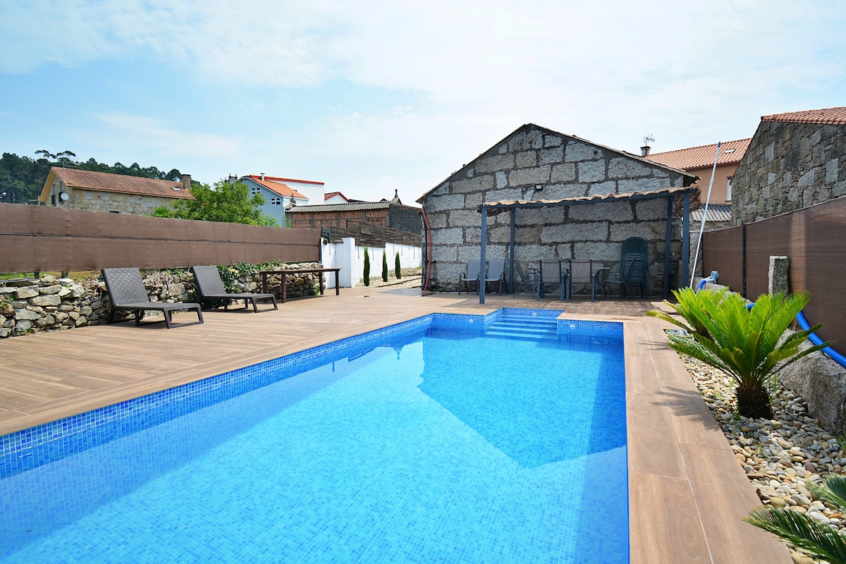 Vilagarcía de Arousa带泳池的普通民宅