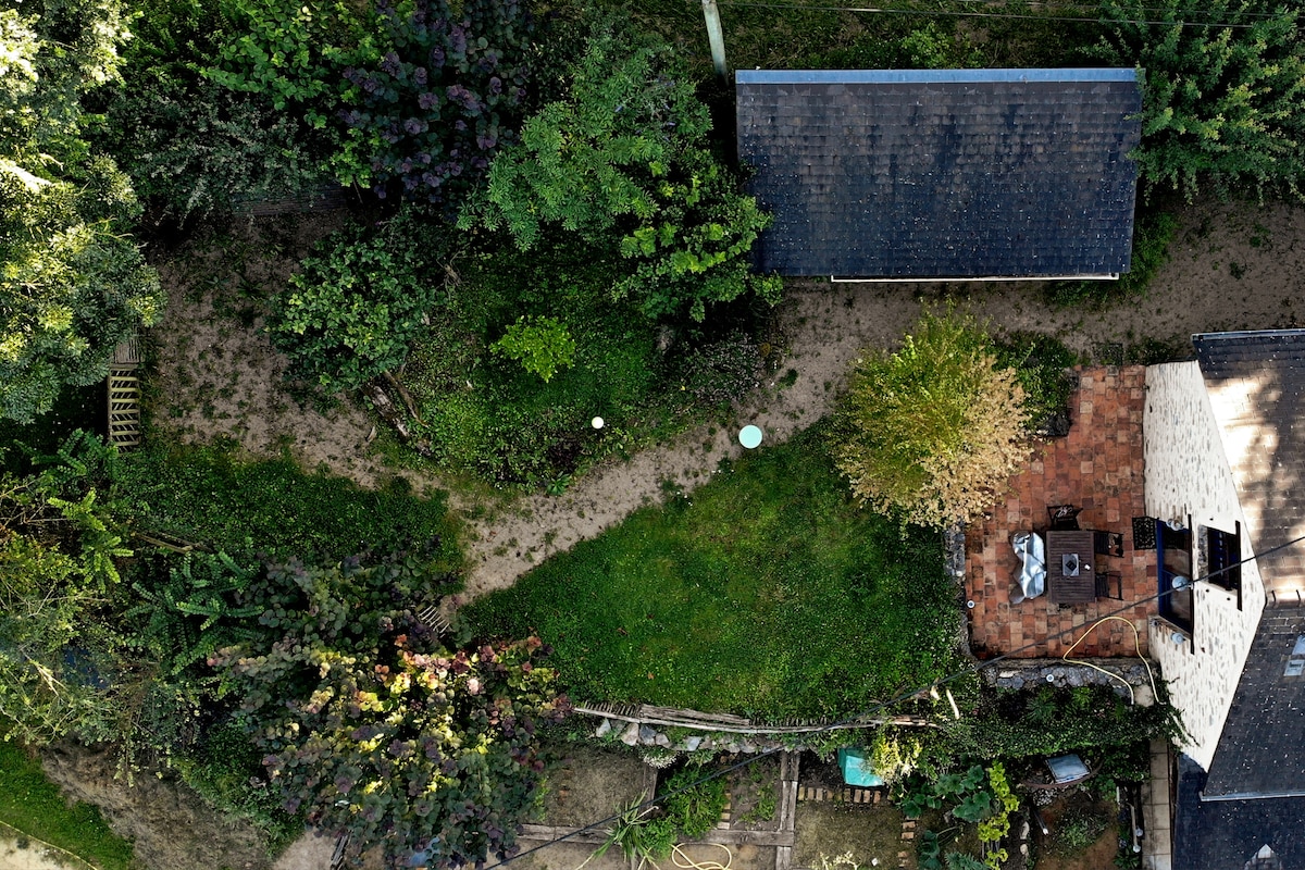 Cozy micro-house in the country with swimming pool