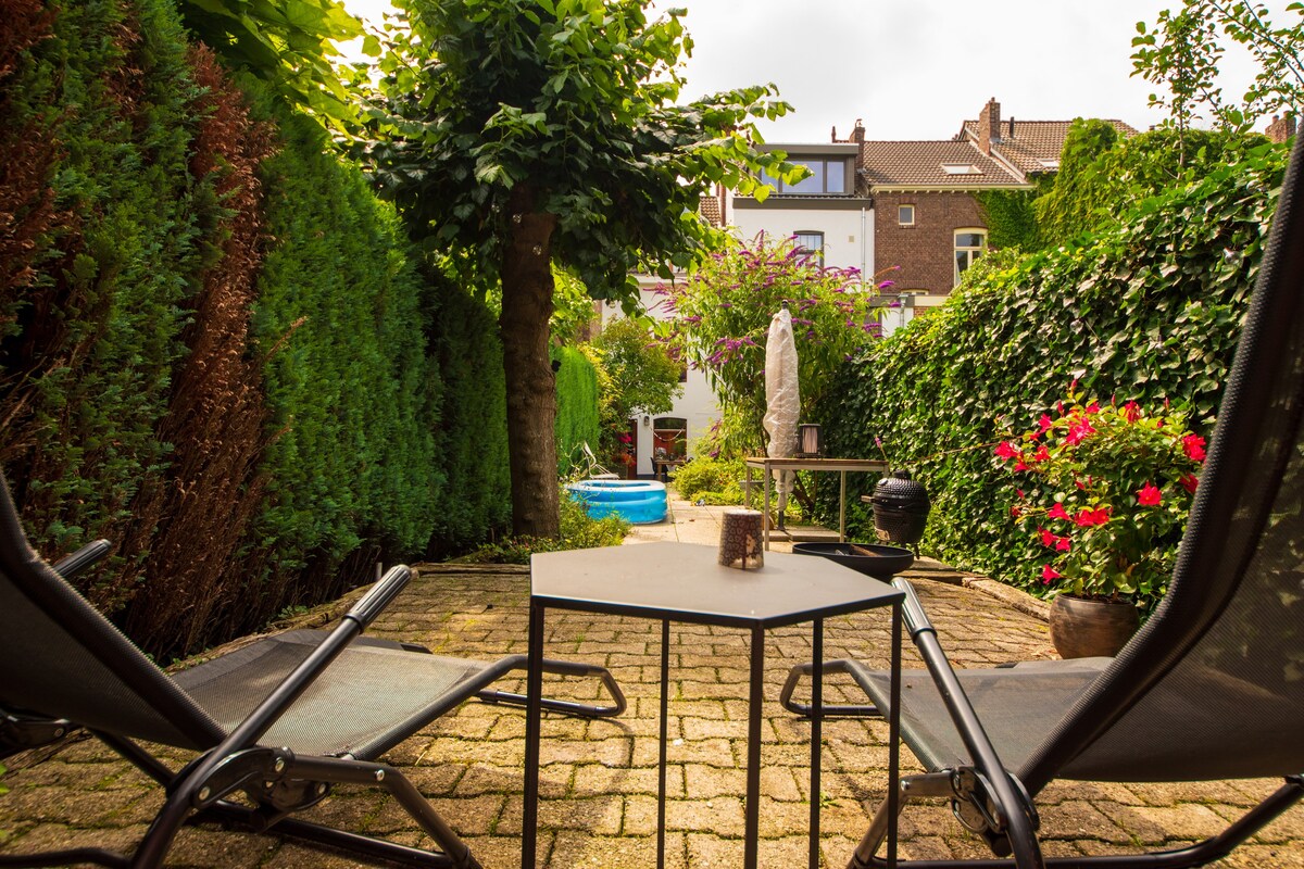 Geheel huis in franse stijl met zeer grote tuin