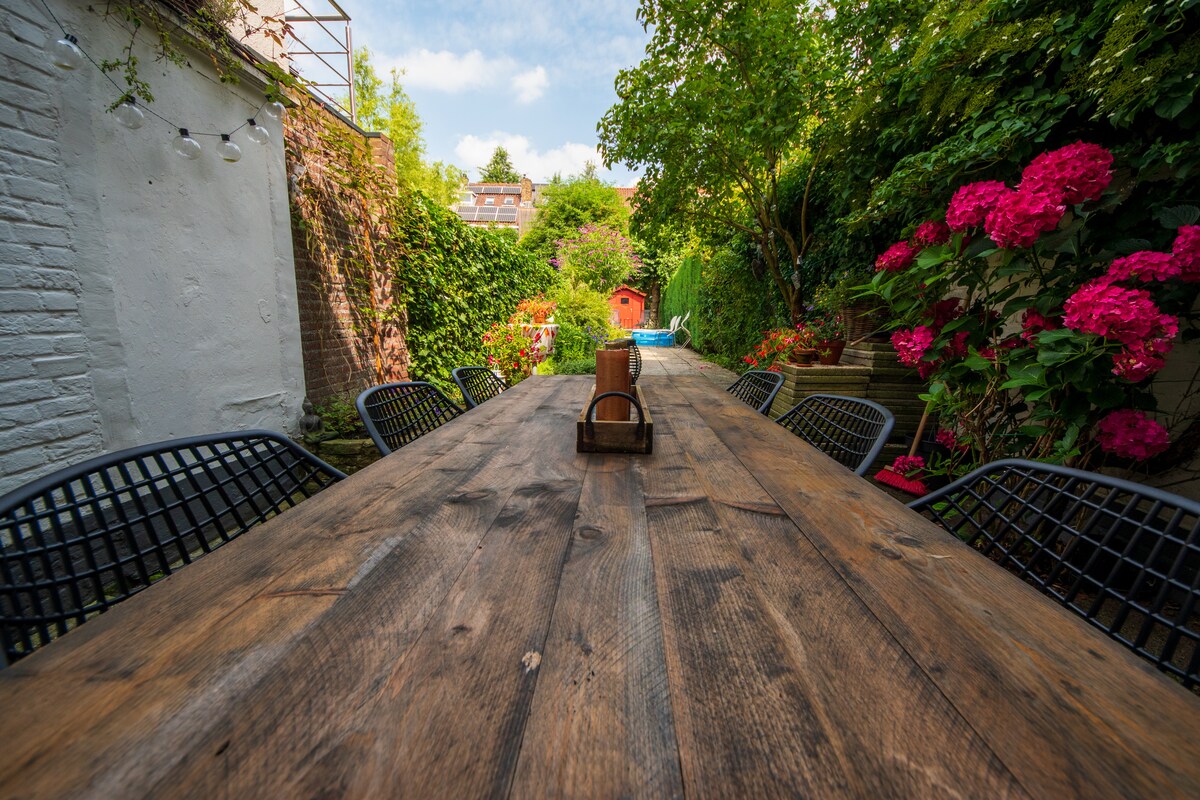 Geheel huis in franse stijl met zeer grote tuin