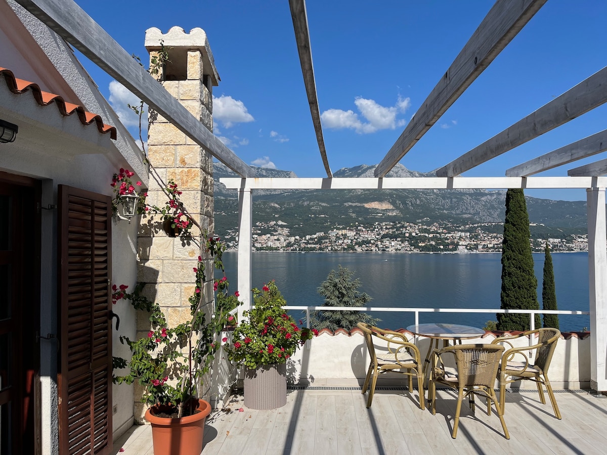 Beautiful Villa with Great Views