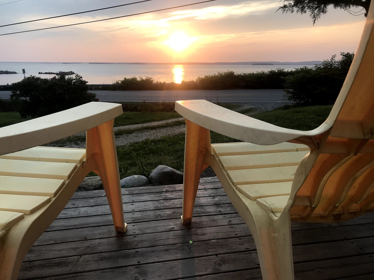 Stunning ocean views with sunsets over Mahone Bay