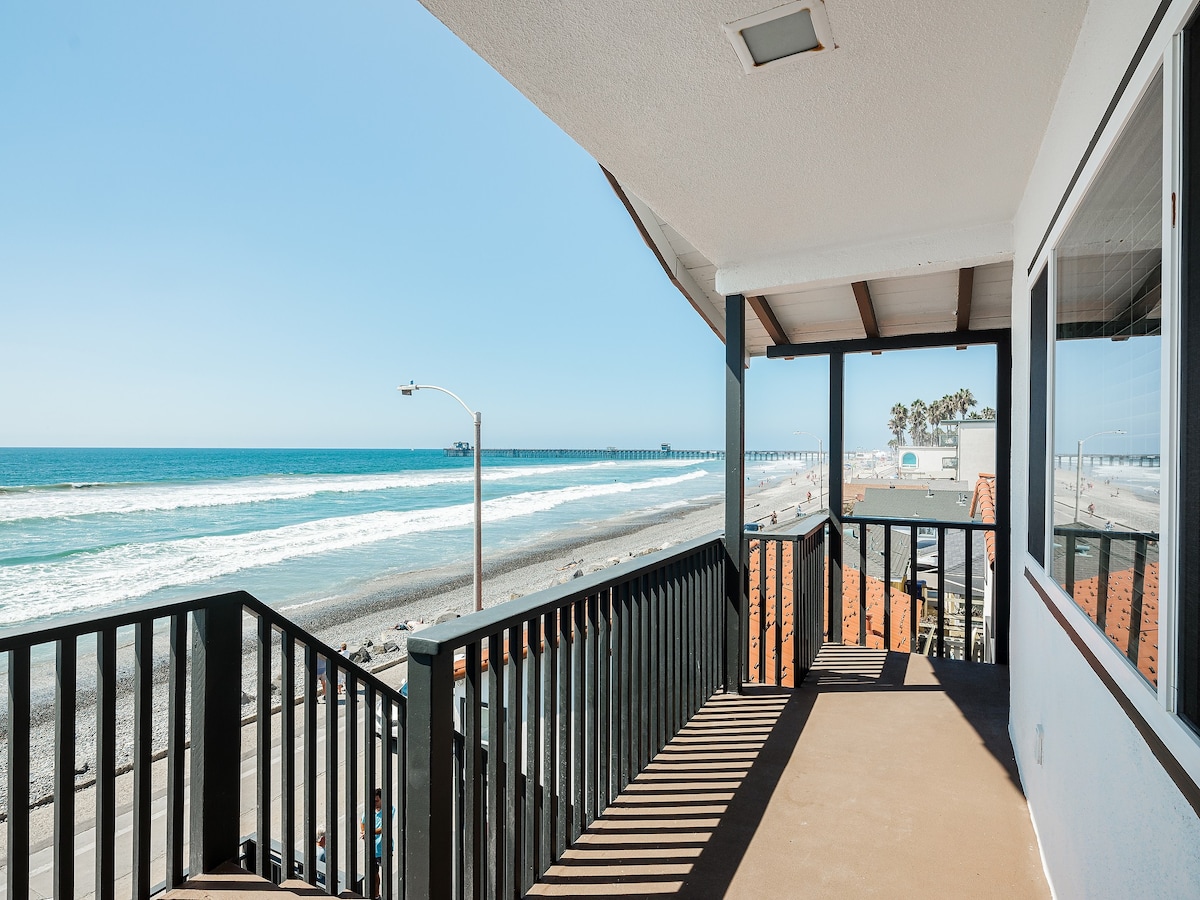 Studio Oceanview King in Beachfront Apt (207)