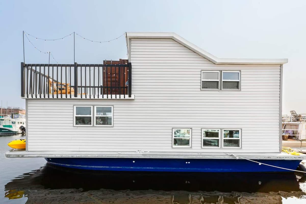 A Beautiful Rockaway Houseboat: The Salt Shack