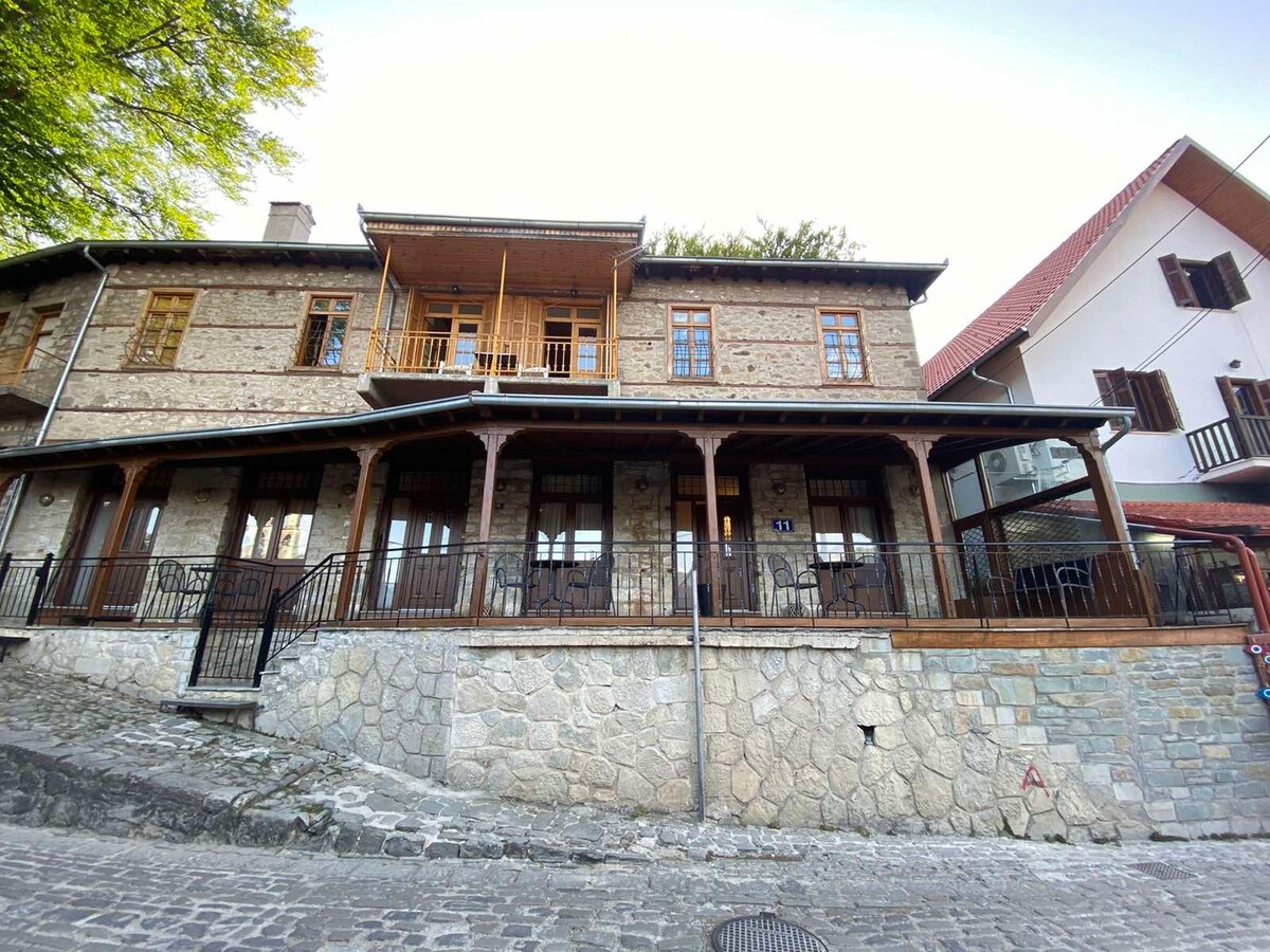 11 Luxury Apartments Metsovo.