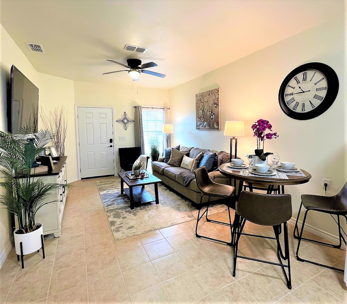 Lucky #18-2 bed/2 bath cozy condo-walk to Casino